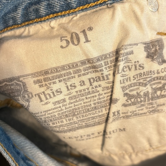 Levi’s 501 shorts VGUC size 28 - Picture 3 of 4